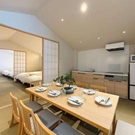 b hotel Miyajima Omotesando - Sacred Island Stay 32، فندق في ميياجيما