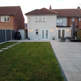 7 bed 3 bath M25 Long term Parking