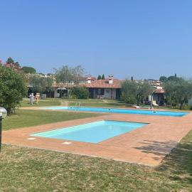 Harmonia Cottage by Bookinggardalake, hotell i Soiano del Lago