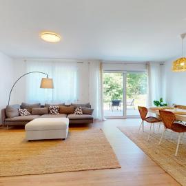 Homely Stay Grand Living - 5BR Terrace House with garden