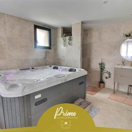 Garden & Spa Camélia jacuzzi, ξενοδοχείο στη Μπουρζ
