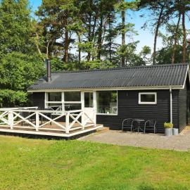 4 person holiday home in Hadsund, hotel a Hadsund