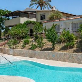 Finca KaYu, hotel in Coín