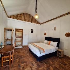 Ambokili Cottages, hotell i Kimana