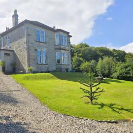 Bella Vista Manor - with elevated views over Rothesay & Loch Striven, hotel in Rothesay