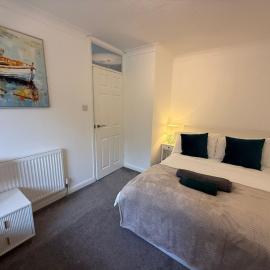 Newbury House Long Stays Free Parking and Wifi