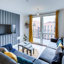 New 2 BR Flat Near Hayes Station Free Parking