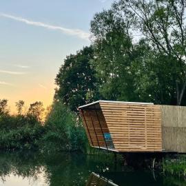 Lake House, khách sạn ở Vadu Crişului
