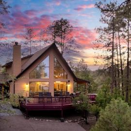 Wildlife Views~Hot Tub~Fire Pit & Games, hotell i Prescott