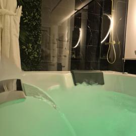 Love Room, balnéo, lit king-size, douche XXL etc