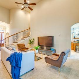 Relax Fireside: Sunnyvale Family Home w/ Yard, hotel em Sunnyvale