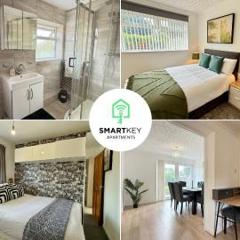 헐리에 위치한 호텔 4 Bedroom spacious home with parking sleeps 9