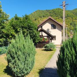 Casa Lotrilor, хотел в Малая