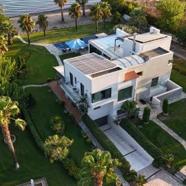 Evia Palm Beach Villa โรงแรมในโปลิติกา