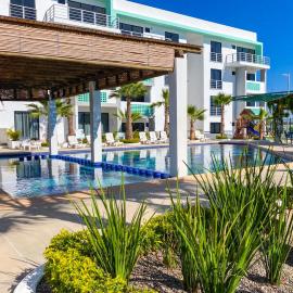 Indigo, Modern Apt Steps from Playa Brujas Beach