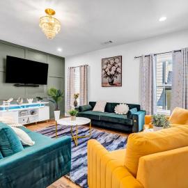 Spacious 7 Bed Home Near Downtown
