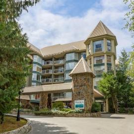 Woodrun Lodge 514 | Ski-In Ski-Out Condo w/ Pool, Hot Tub, Free Parking, Wifi & Laundry