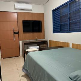 Suite aconchegante em casa histórica, hotel in Sidrolândia