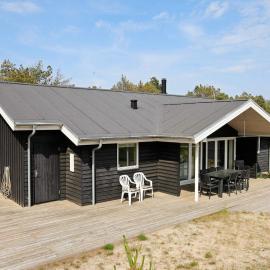 10 person holiday home in Ålbæk-By Traum