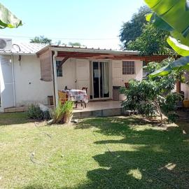 Villa détente avec jardin, idéalement située, Environnement Calme et Serein, Hotel in La Possession
