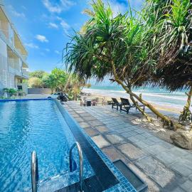 Sevenra Grand Beach Hotel, hotel in Ambalangoda