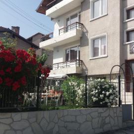 Mira Guest House, hotel a Dobrinishte
