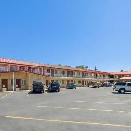 Days Inn by Wyndham Elko, хотел в Елко