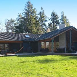 4 star holiday home in Skals, hotel em Knud
