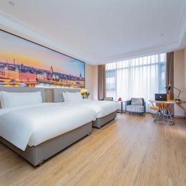 Vienna International Hotel Qianjiang Qianyang West Road Bus Station, готель у місті Qianjiang
