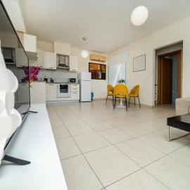 Modern 1 bedroom flat, hotel a Strovolos