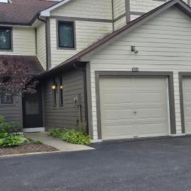 Cozy Condo- 3 bedroom lakefront condo with fireplace, Hotel in McHenry