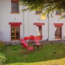 House with garden and parking 1 min from Grenoble, hotel i Fontaine