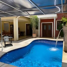 Casa com piscina no Botânico, hotel in Ribeirão Preto