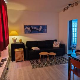 chaumont centre, "F1 coté jardin" , parking gratuit en face ,wifi,cafe offert