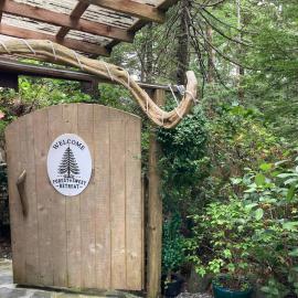 Forest Sweet Retreat Hot Tub & Wood Fired Sauna، فندق في أوكلويليت