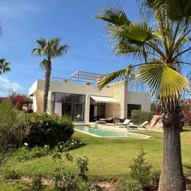 Villa golf piscine services et petits déjeuners