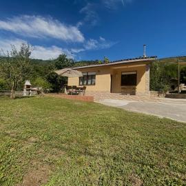 Casa con jardín en la montaña de los valles pasiegos