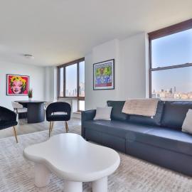 Hudson River waterfront apt w sweeping NYC views, khách sạn ở Hoboken