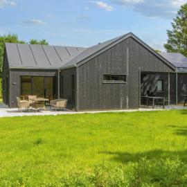 10 person holiday home in Glesborg-By Traum, hotel en Glesborg
