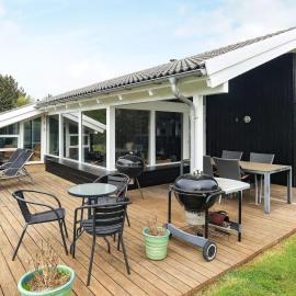 10 person holiday home in Hjørring-By Traum، فندق في يورينغ