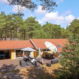 8 person holiday home in Nexø-By Traum, hotel v destinaci Vester Sømarken
