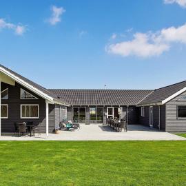24 person holiday home in Hasselberg, hotel a Kappeln