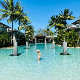 Lagoon Swimout 2BRM - Absolute Pool Front - Tropical Paradise -in Sea Temple Pt Douglas