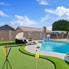 Ultimate Group Getaway 6BR w Pool & Mini Golf, hotell i Mesa
