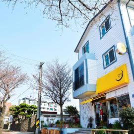 Ganderak Guesthouse, hotel in Jeju