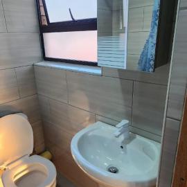 Strictly Halaal Brand New Self Catering Apartment، فندق في Lenasia