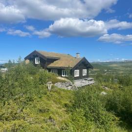 Great cabin with gorgeous mountain views, hotell i Dagali