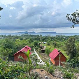 Maloop Cafe Koh Rong Beach, hotel di Pulau Koh Rong