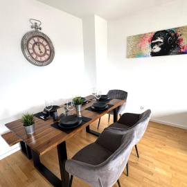 Gehobenes Wohnen mit Balkon, Parkplatz und keine 10 Minuten in die City, hotel u gradu Stegaurach