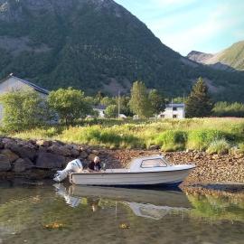 Fishermens House, 3 bedrooms apartment near the sea Medby Senja, hotel en Senja
